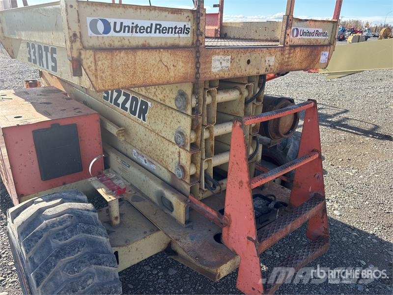 JLG 33 RTS 4x4 Dual Fuel Scissor Lift Saxliftar