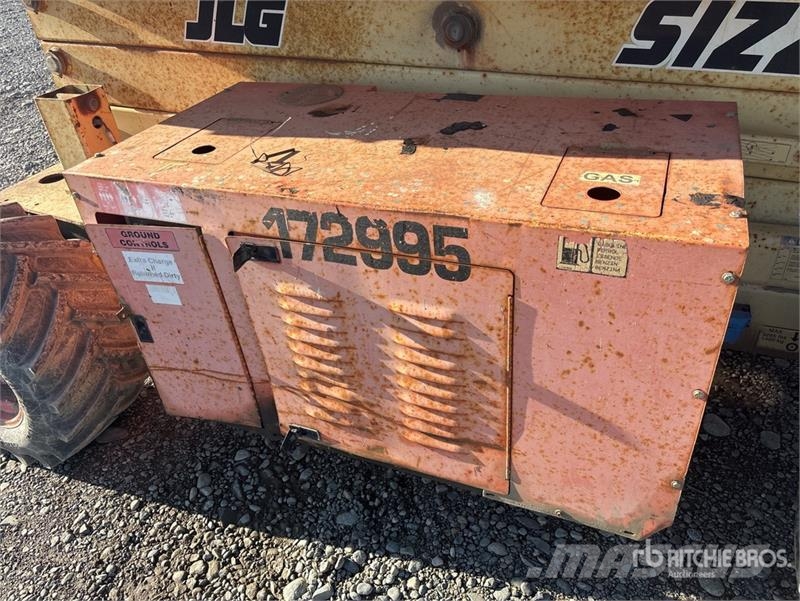 JLG 33 RTS 4x4 Dual Fuel Scissor Lift Saxliftar
