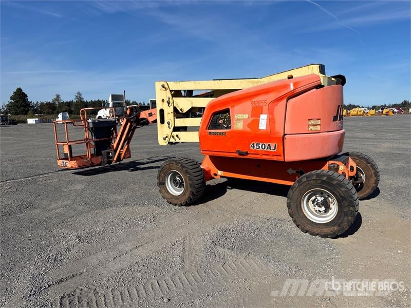 JLG 450AJ 4WD Diesel Articulating Boom Lift 曲臂高空作業車