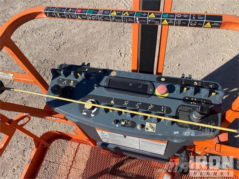 JLG 450AJ 4WD Diesel Articulating Boom Lift - Factory 曲臂高空作業車