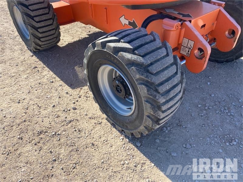 JLG 450AJ 4WD Diesel Articulating Boom Lift - Factory 曲臂高空作業車