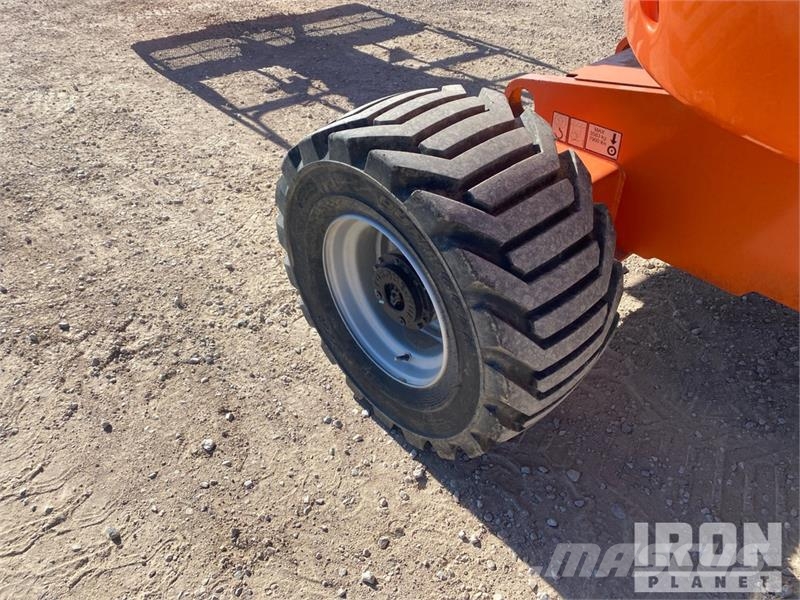JLG 450AJ 4WD Diesel Articulating Boom Lift - Factory 曲臂高空作業車