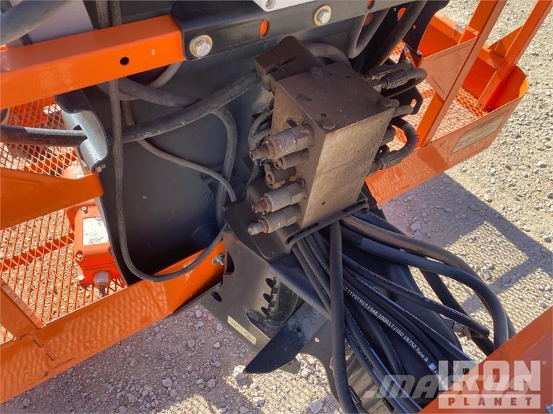 JLG 450AJ 4WD Diesel Articulating Boom Lift - Factory 曲臂高空作業車