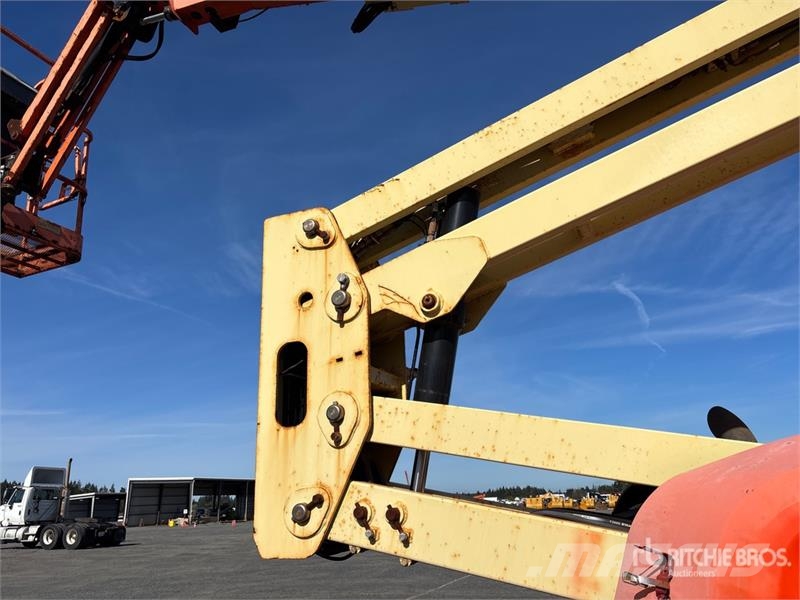 JLG 450AJ 4WD Diesel Articulating Boom Lift 曲臂高空作業車