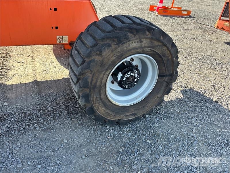 JLG 450AJ 4WD Diesel Articulating Boom Lift 曲臂高空作業車