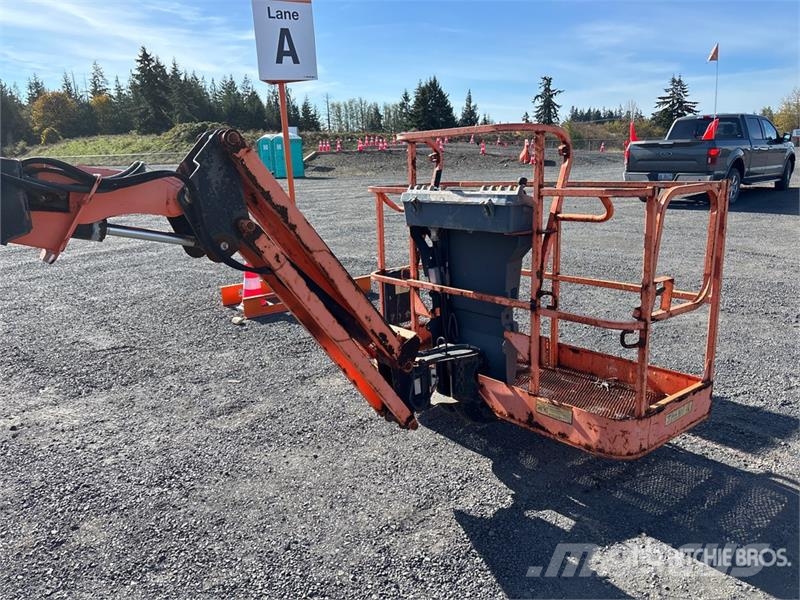 JLG 450AJ 4WD Diesel Articulating Boom Lift 曲臂高空作業車