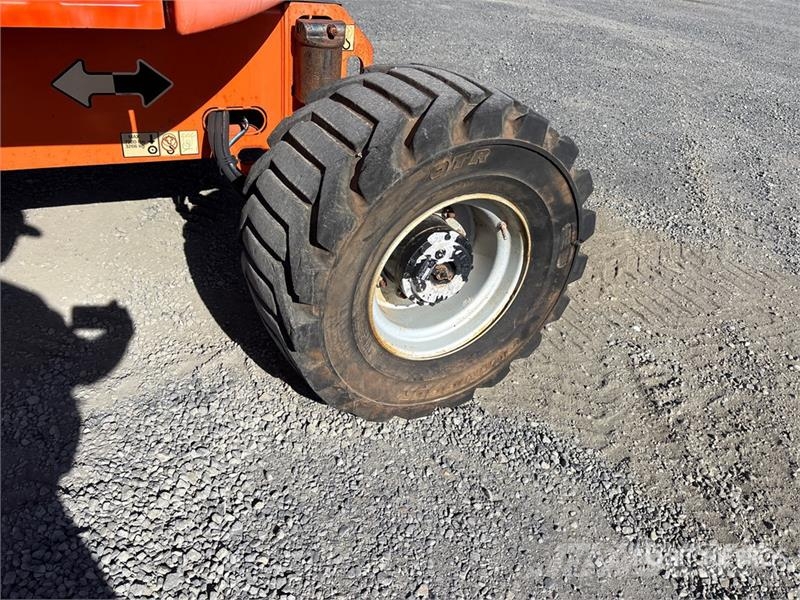 JLG 450AJ 4WD Diesel Articulating Boom Lift 曲臂高空作業車
