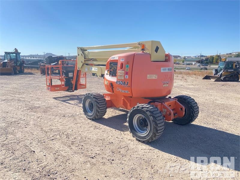 JLG 450AJ 4WD Diesel Articulating Boom Lift - Factory 曲臂高空作業車