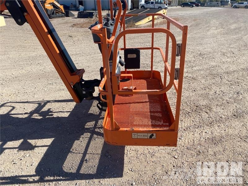 JLG 450AJ 4WD Diesel Articulating Boom Lift - Factory 曲臂高空作業車