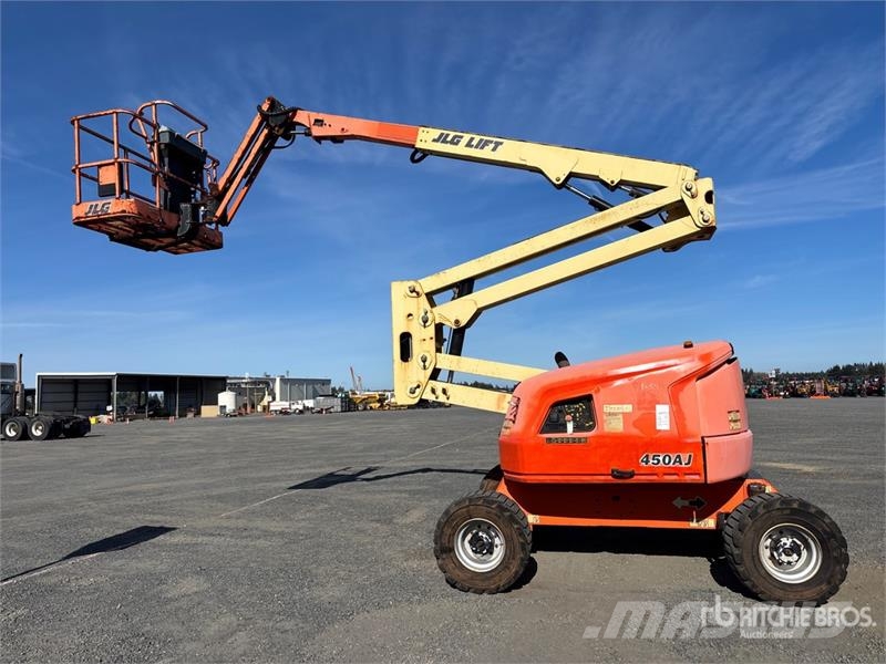 JLG 450AJ 4WD Diesel Articulating Boom Lift 曲臂高空作業車