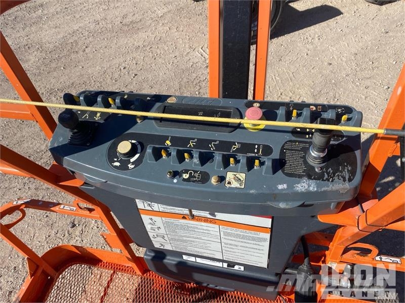 JLG 450AJ 4WD Diesel Articulating Boom Lift - Factory 曲臂高空作業車