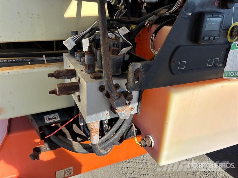 JLG 450AJ 4WD Diesel Articulating Boom Lift 曲臂高空作業車