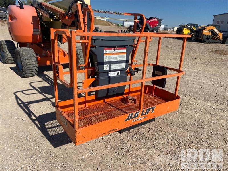 JLG 450AJ 4WD Diesel Articulating Boom Lift - Factory 曲臂高空作業車