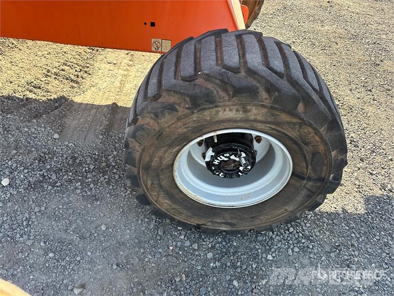 JLG 450AJ 4WD Diesel Articulating Boom Lift 曲臂高空作業車
