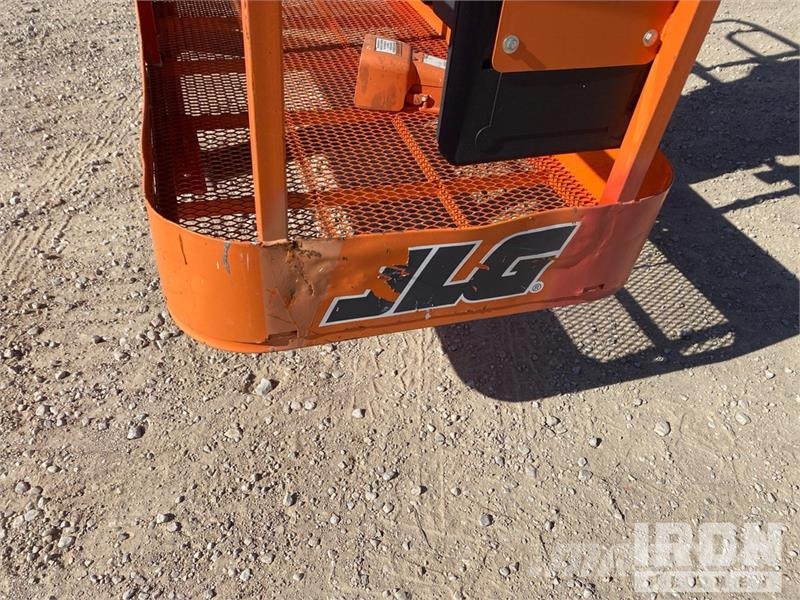 JLG 450AJ 4WD Diesel Articulating Boom Lift - Factory 曲臂高空作業車
