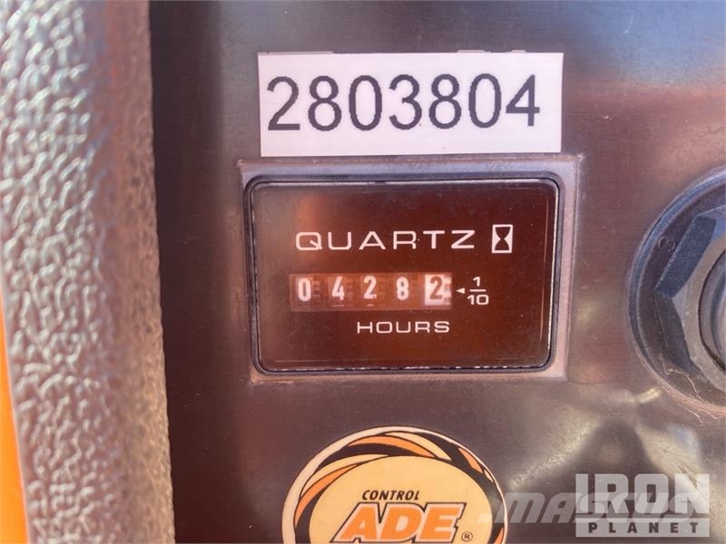 JLG 450AJ 4WD Diesel Articulating Boom Lift - Factory 曲臂高空作業車