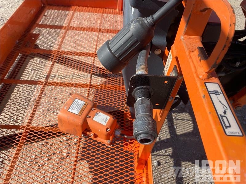 JLG 450AJ 4WD Diesel Telescopic Boom Lift - Factory Re Nacelles télescopiques