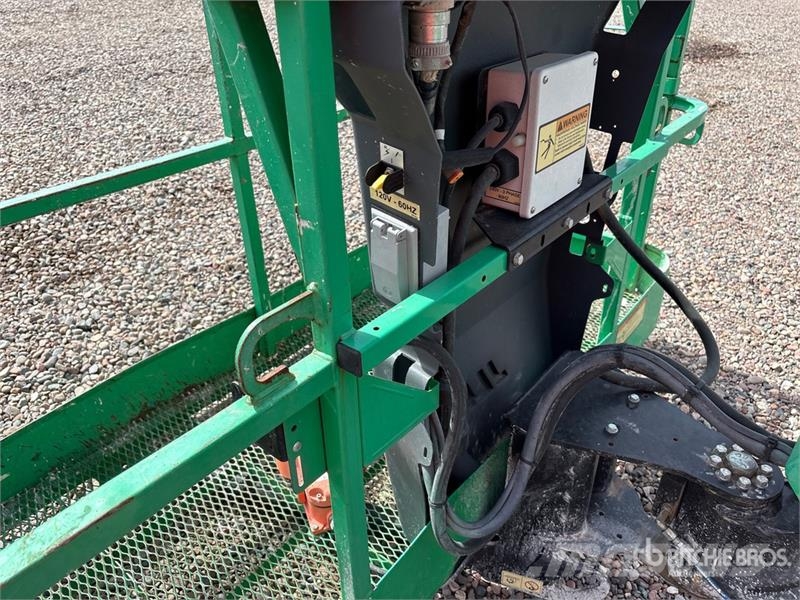 JLG 450AJ 4WD Dual Fuel Articulating Boom Lift Articulated boom lifts