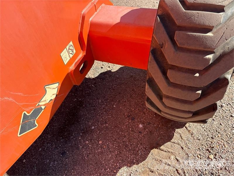 JLG 460SJ 4WD Diesel Telescopic Boom Lift Telescopic boom lifts