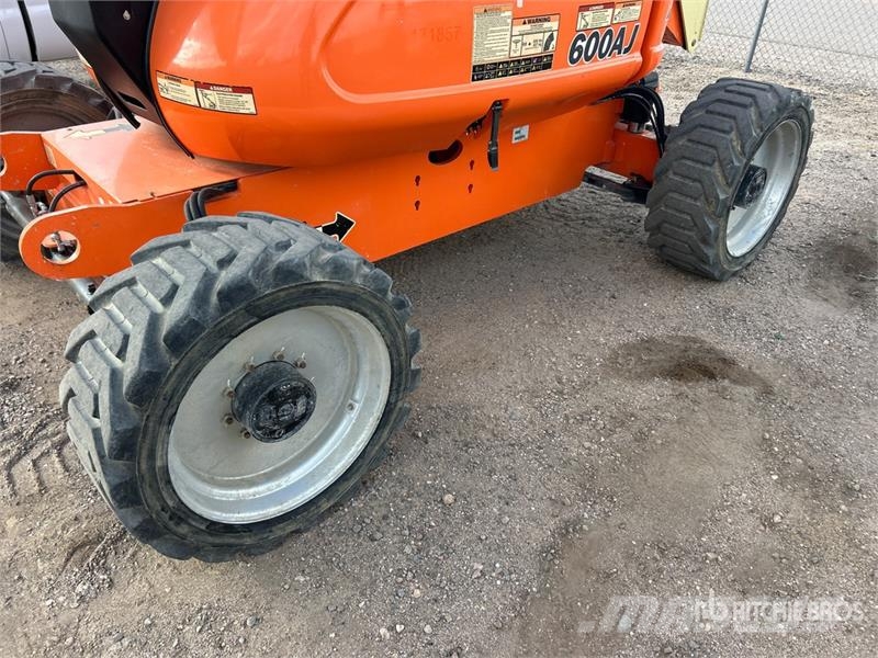 JLG 600AJ 4WD Diesel Articulating Boom Lift Iseliikuvad poomtõstukid