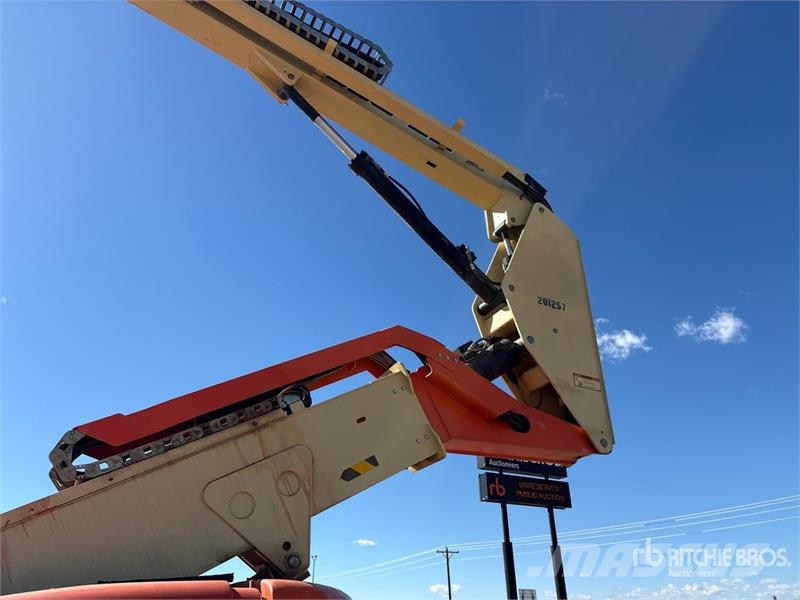 JLG 600AJ 4WD Diesel Articulating Boom Lift Knikarmhoogwerkers