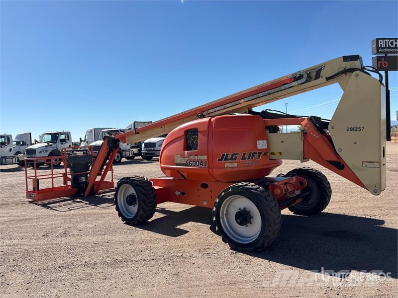 JLG 600AJ 4WD Diesel Articulating Boom Lift Knikarmhoogwerkers