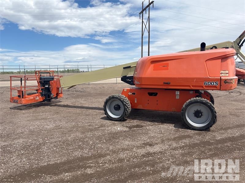 JLG 600S Teleskoop poomtõstukid