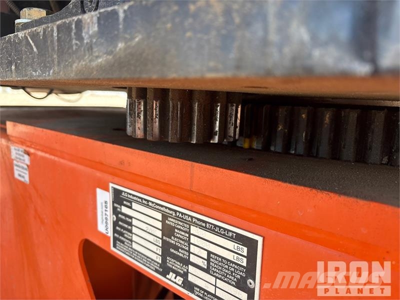 JLG 600S Teleskoop poomtõstukid
