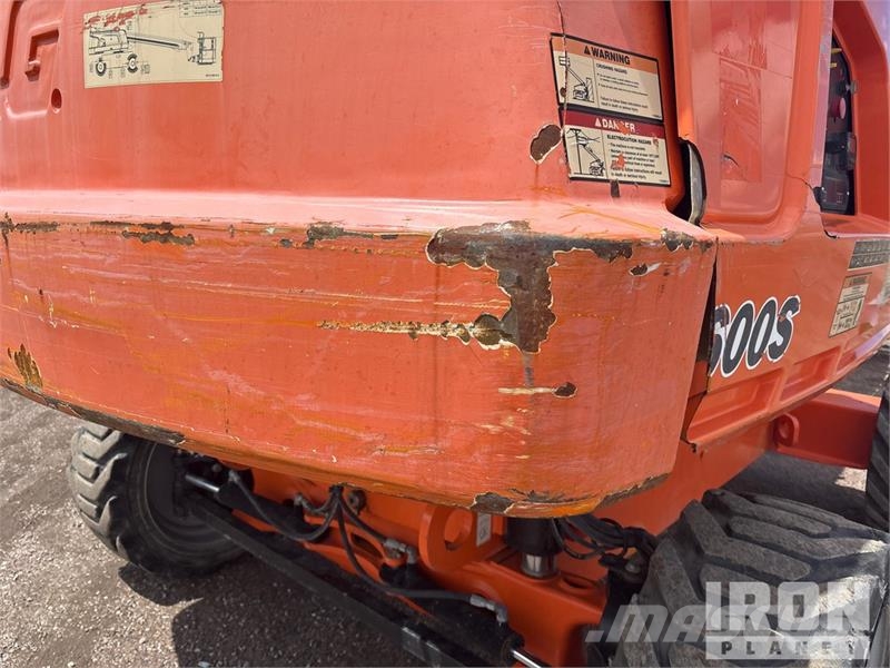 JLG 600S Teleskoop poomtõstukid