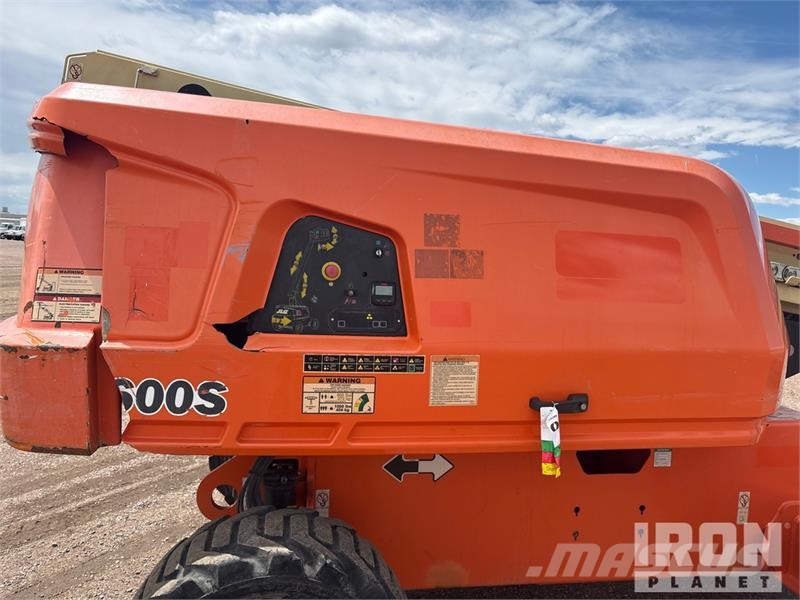 JLG 600S Teleskoop poomtõstukid