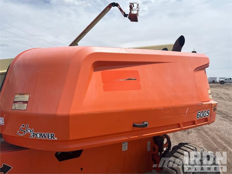 JLG 600S Teleskoop poomtõstukid