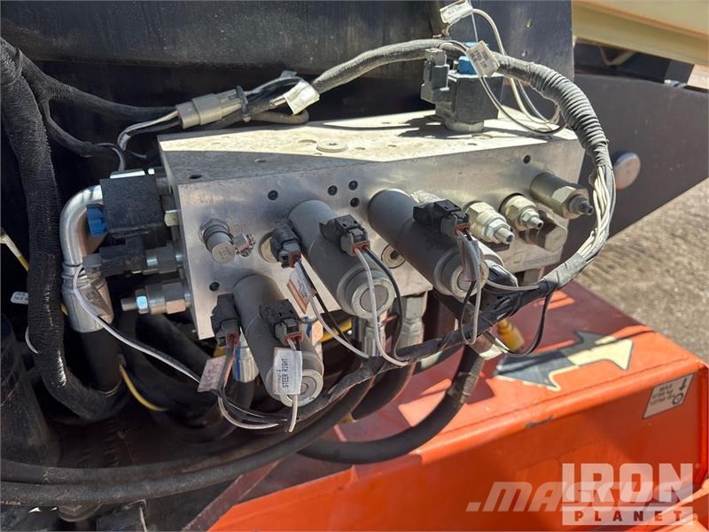 JLG 600S Teleskoop poomtõstukid