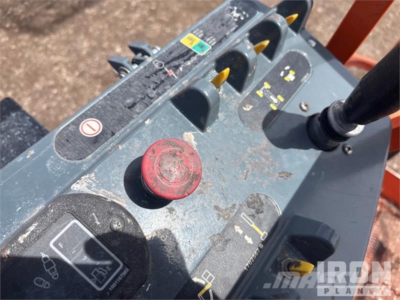 JLG 600S 4WD Diesel Telescopic Boom Lift 直臂高空工作平台