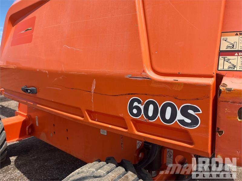 JLG 600S 4WD Diesel Telescopic Boom Lift 直臂高空工作平台