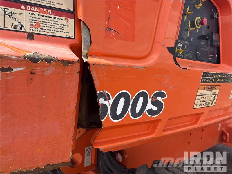JLG 600S 4WD Diesel Telescopic Boom Lift 直臂高空工作平台