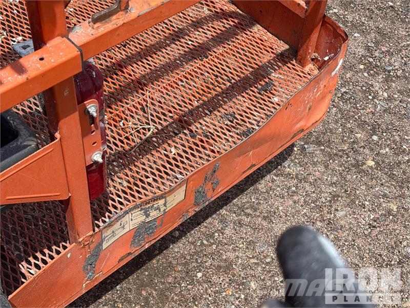 JLG 600S 4WD Diesel Telescopic Boom Lift 直臂高空工作平台