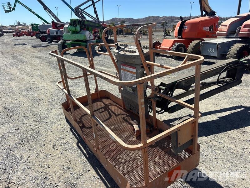 JLG 600SJ 4WD Dual Fuel Telescopic Boom Lift Nacelles télescopiques