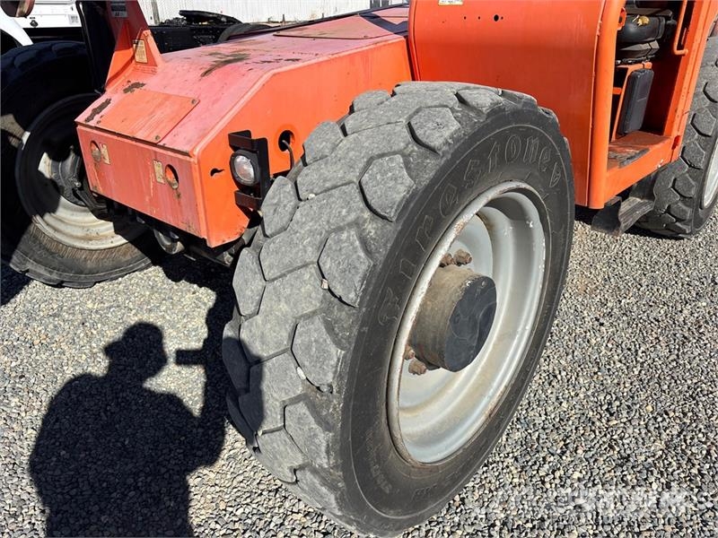 JLG 6042 伸縮臂操作車