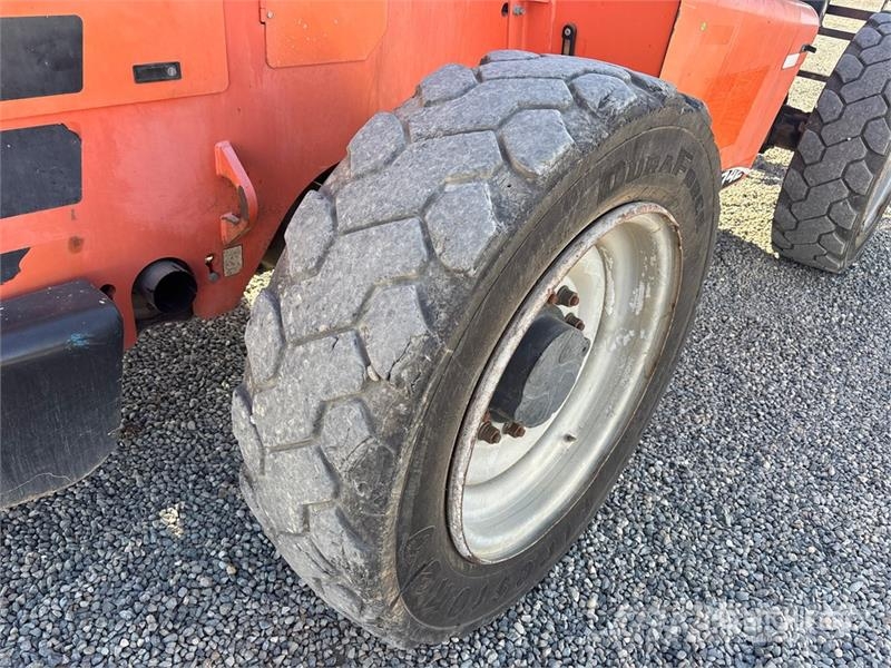 JLG 6042 伸縮臂操作車