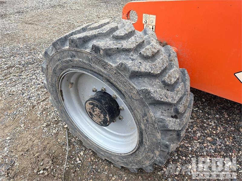 JLG 660SJ 4WD Diesel Telescopic Boom Lift - Factory Re Plataformas con brazo de elevación telescópico