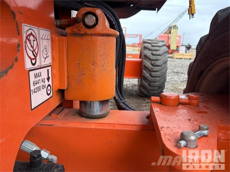 JLG 660SJ 4WD Diesel Telescopic Boom Lift - Factory Re Plataformas con brazo de elevación telescópico
