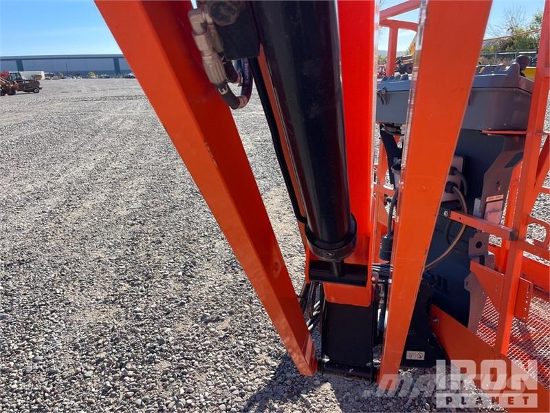 JLG 660SJ 4WD Diesel Telescopic Boom Lift - Factory Re Telescopic boom lifts
