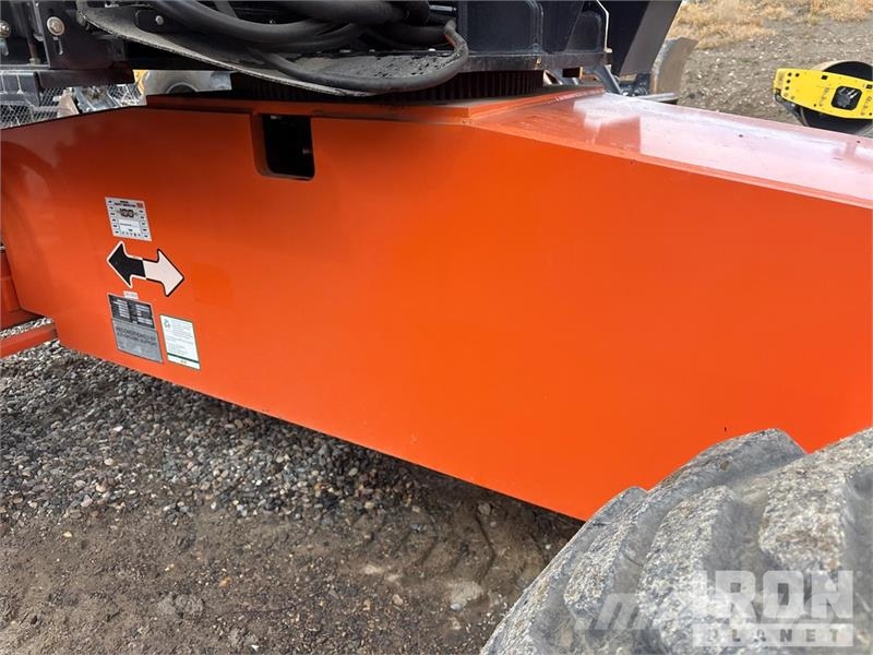 JLG 660SJ 4WD Diesel Telescopic Boom Lift - Factory Re Plataformas con brazo de elevación telescópico