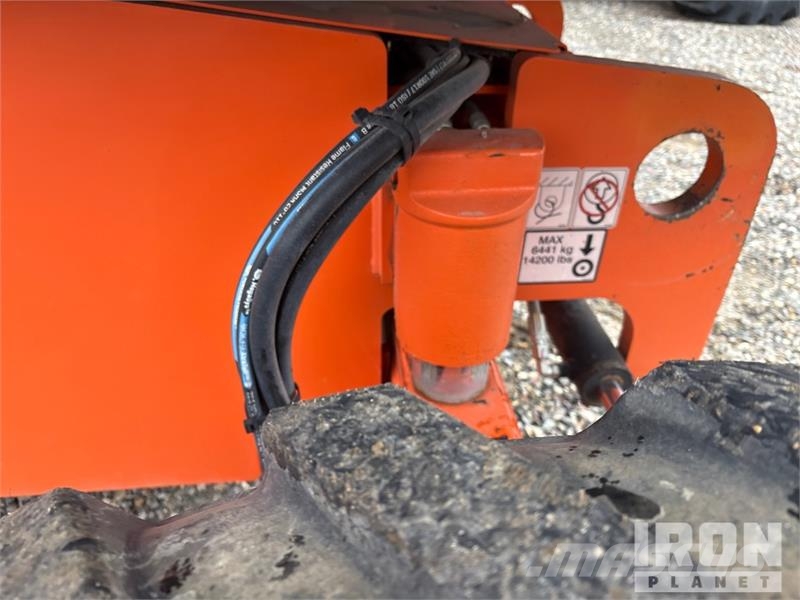 JLG 660SJ 4WD Diesel Telescopic Boom Lift - Factory Re Plataformas con brazo de elevación telescópico