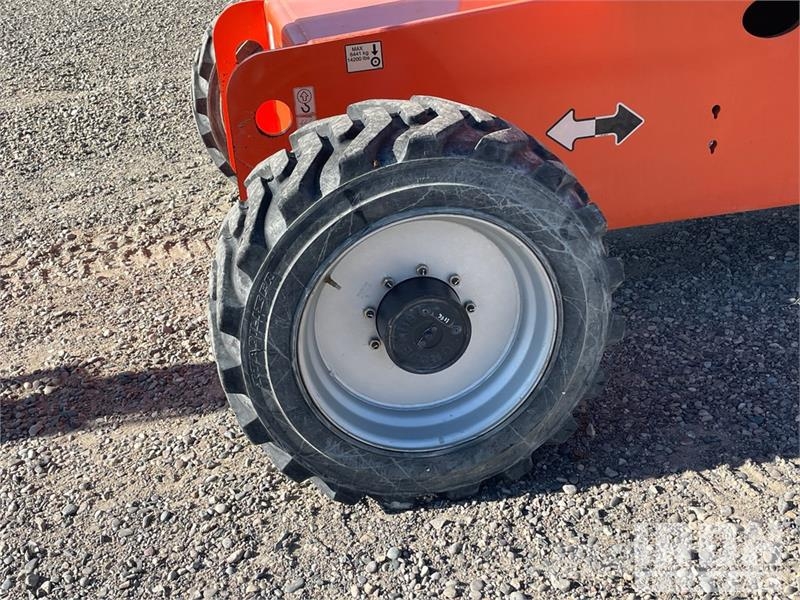 JLG 660SJ 4WD Diesel Telescopic Boom Lift - Factory Re Telescopic boom lifts