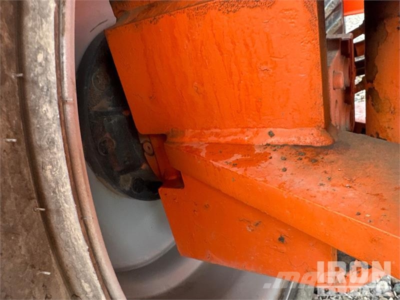 JLG 660SJ 4WD Diesel Telescopic Boom Lift - Factory Re Plataformas con brazo de elevación telescópico