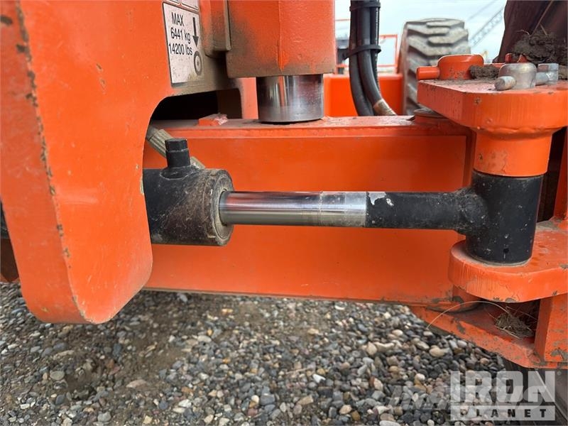 JLG 660SJ 4WD Diesel Telescopic Boom Lift - Factory Re Plataformas con brazo de elevación telescópico