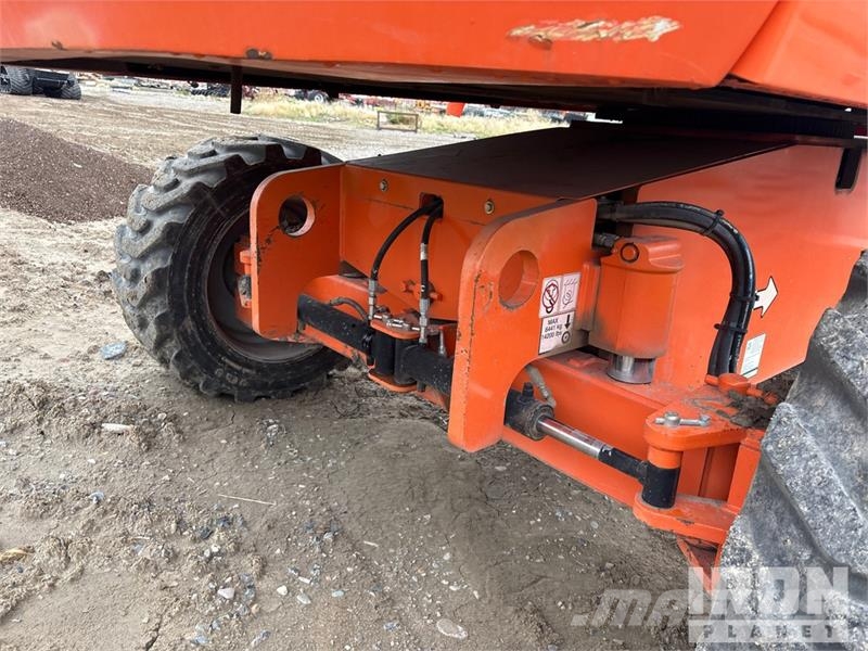 JLG 660SJ 4WD Diesel Telescopic Boom Lift - Factory Re Plataformas con brazo de elevación telescópico