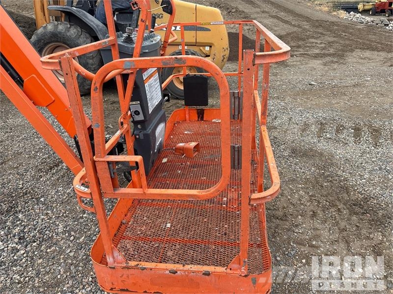 JLG 660SJ 4WD Diesel Telescopic Boom Lift - Factory Re Plataformas con brazo de elevación telescópico