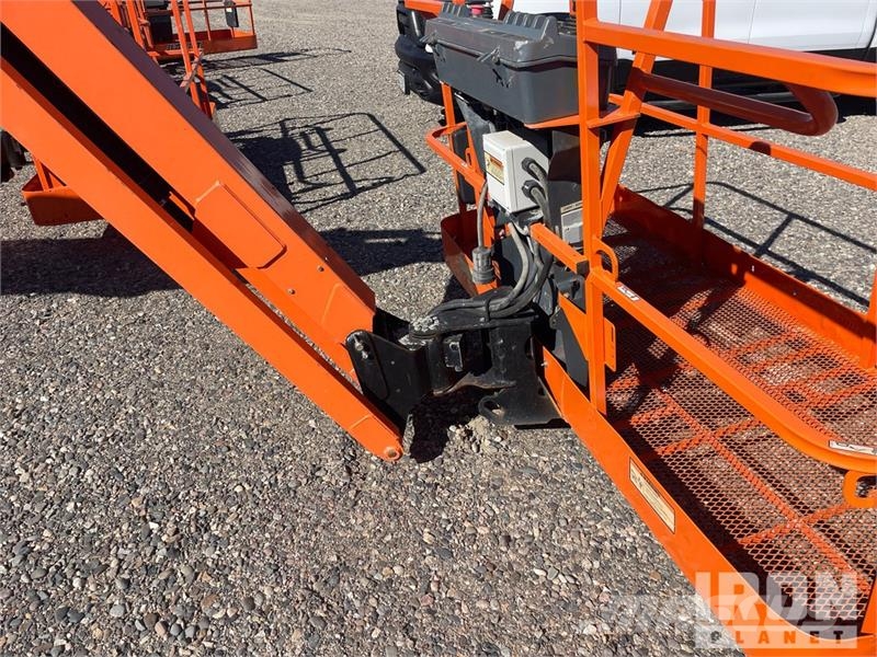 JLG 660SJ 4WD Diesel Telescopic Boom Lift - Factory Re Telescopic boom lifts